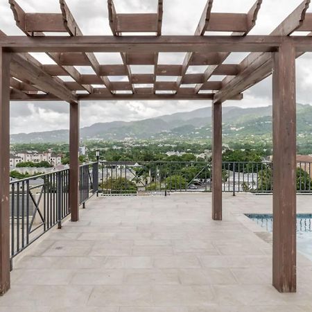 Luxe City Oasis 2Br With Rooftop Pool And Gym Kingston Exterior photo