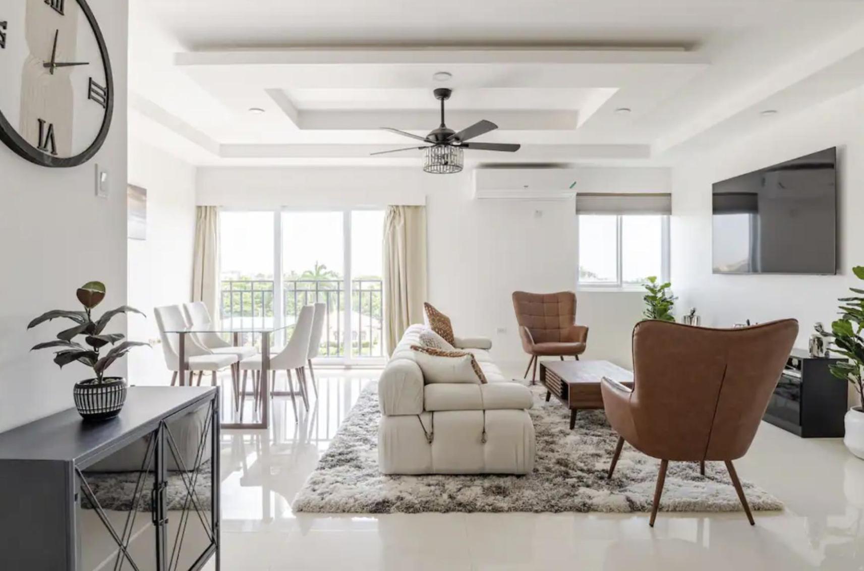 Luxe City Oasis 2Br With Rooftop Pool And Gym Kingston Exterior photo