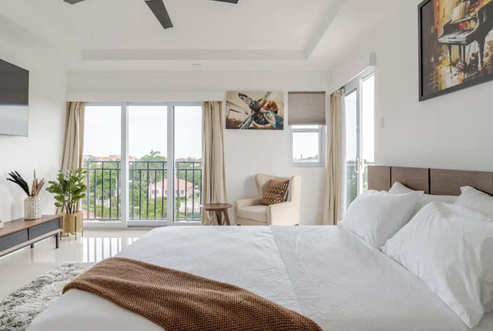 Luxe City Oasis 2Br With Rooftop Pool And Gym Kingston Exterior photo