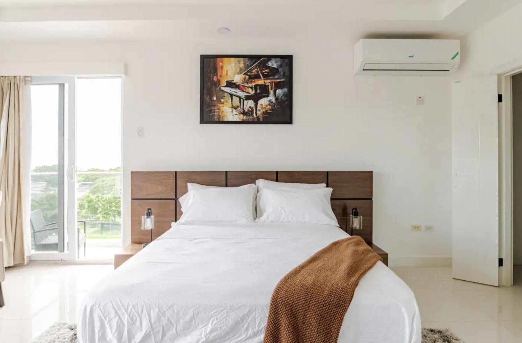 Luxe City Oasis 2Br With Rooftop Pool And Gym Kingston Exterior photo