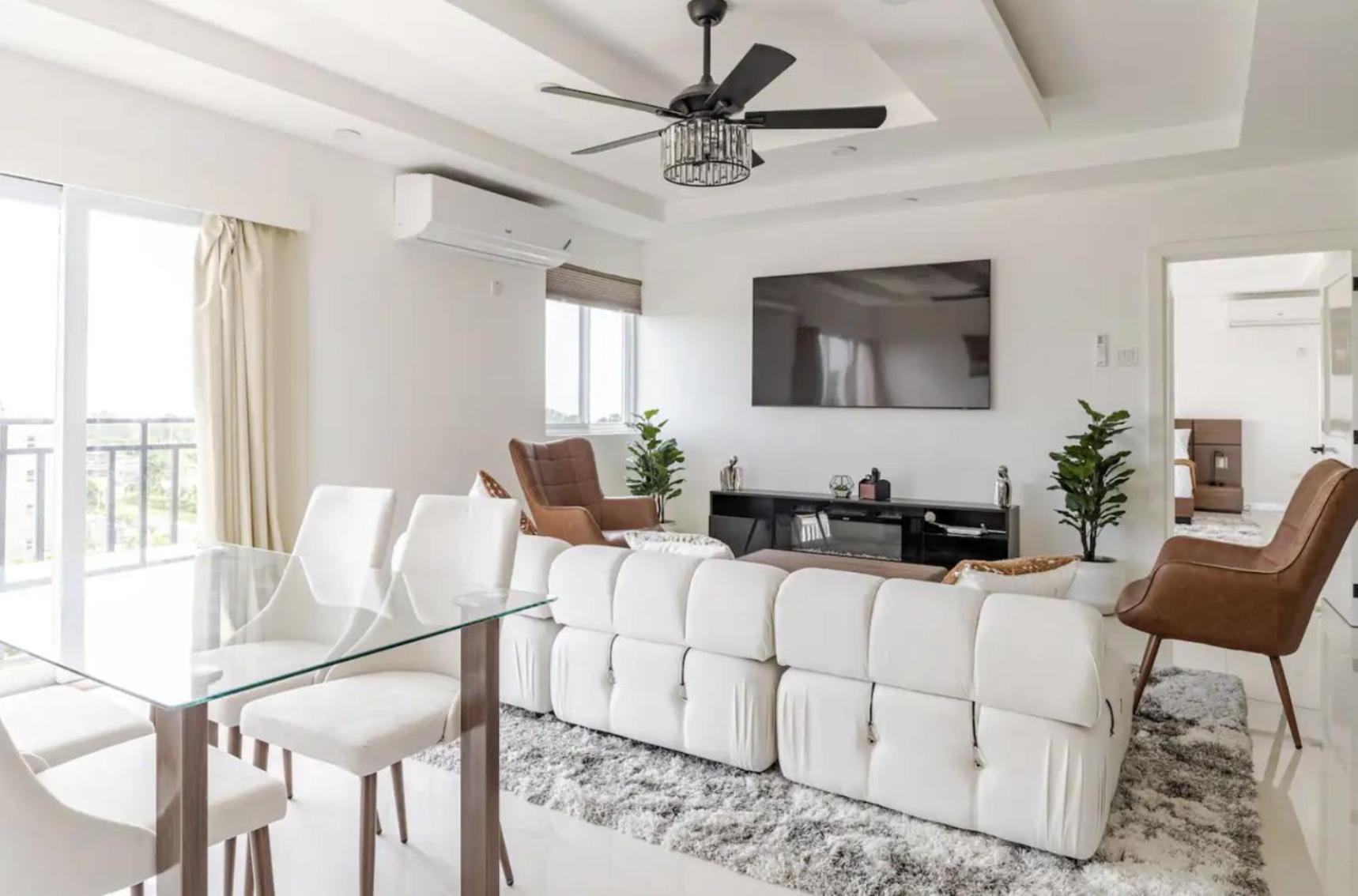 Luxe City Oasis 2Br With Rooftop Pool And Gym Kingston Exterior photo