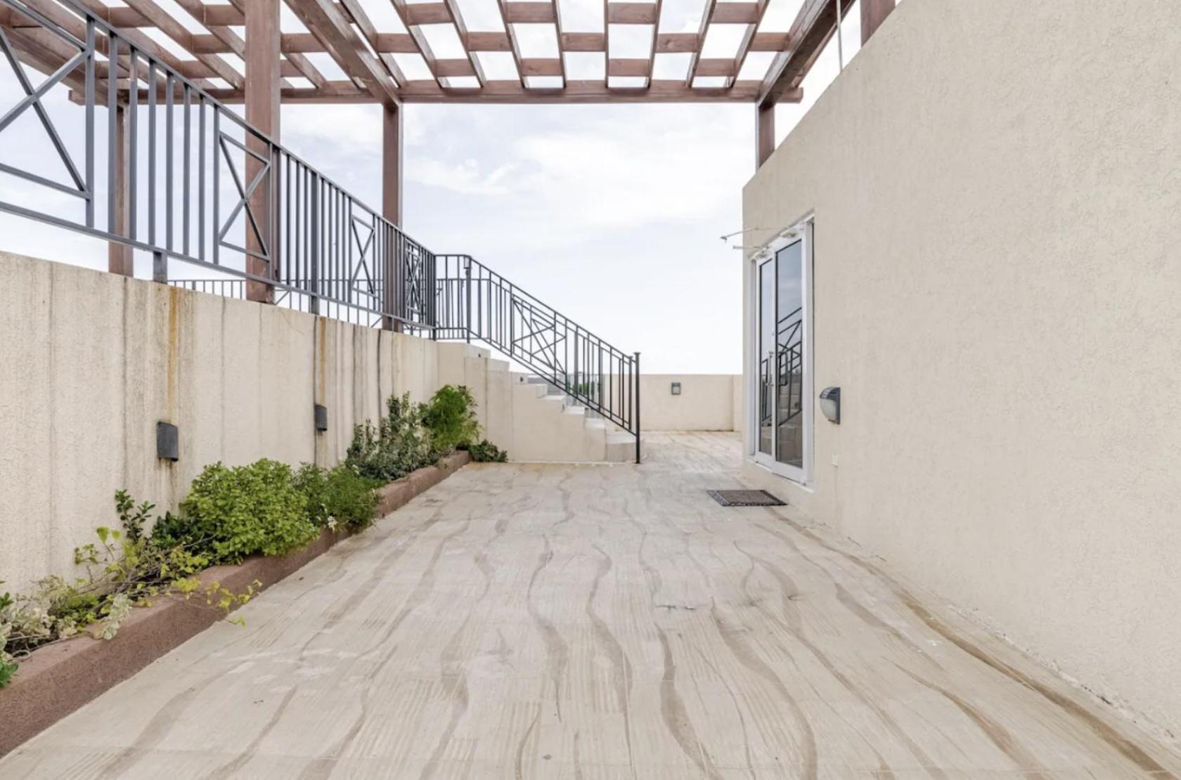 Luxe City Oasis 2Br With Rooftop Pool And Gym Kingston Exterior photo