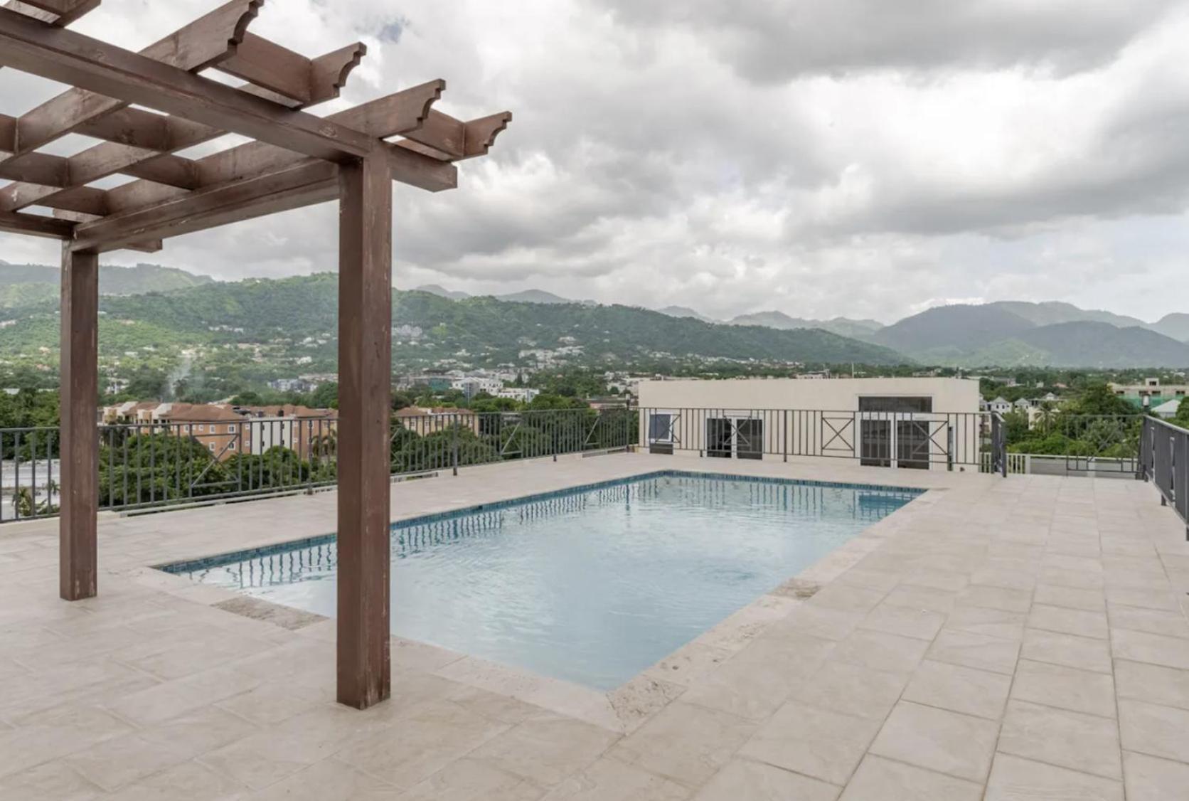 Luxe City Oasis 2Br With Rooftop Pool And Gym Kingston Exterior photo